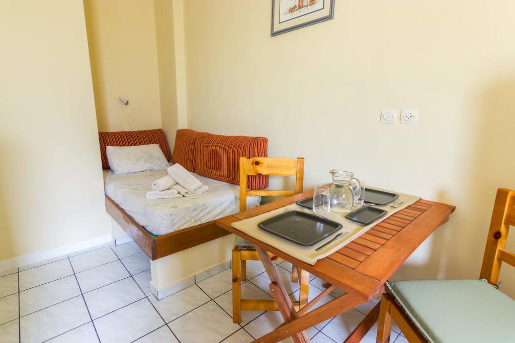 Stathopoulos Apartments Самбатики Экстерьер фото