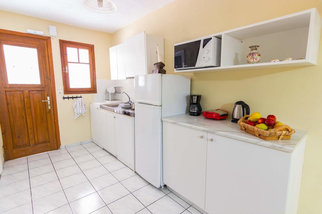 Stathopoulos Apartments Самбатики Экстерьер фото